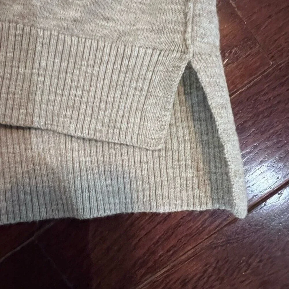 J.Crew Long Sleeve vneck heathered oatmeal sweater size medium